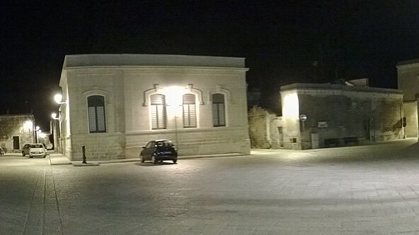 Vista aerea del borgo fortificato di Acaya con il castello rinascimentale, i bastioni e il fossato, Salento, Puglia