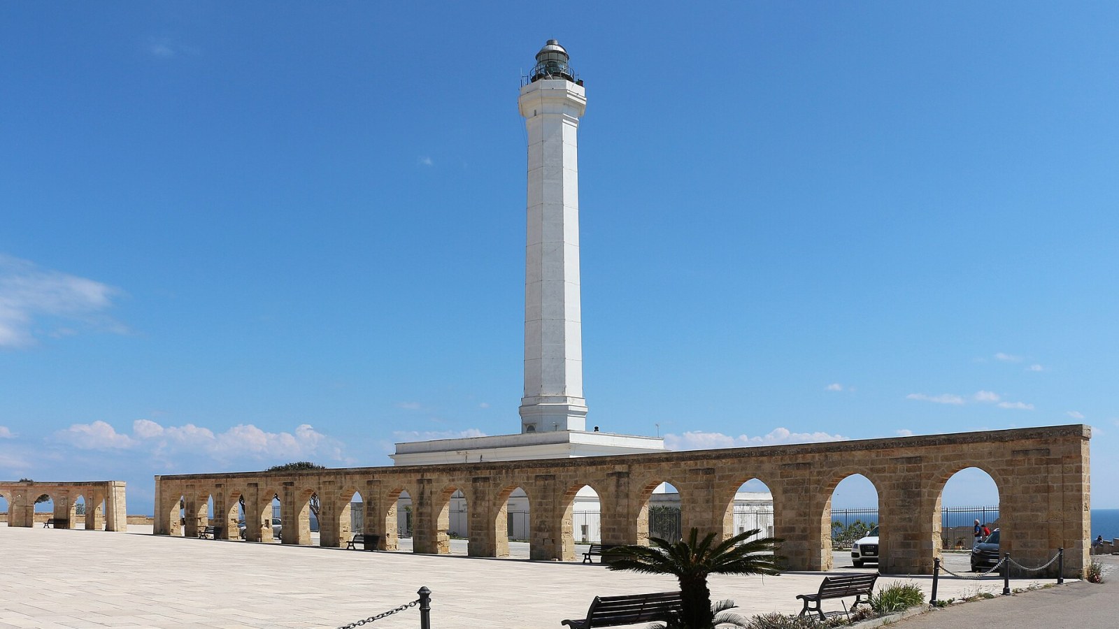 La Cascata Monumentale di Santa Maria di Leuca, terminale dell'Acquedotto Pugliese, che sfocia direttamente nel mare