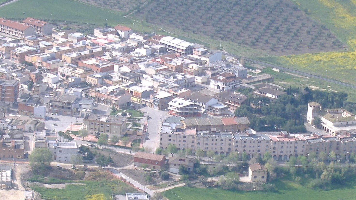 Rovine del foro romano di Herdonia a Ordona, provincia di Foggia, tra i campi di grano del Tavoliere
