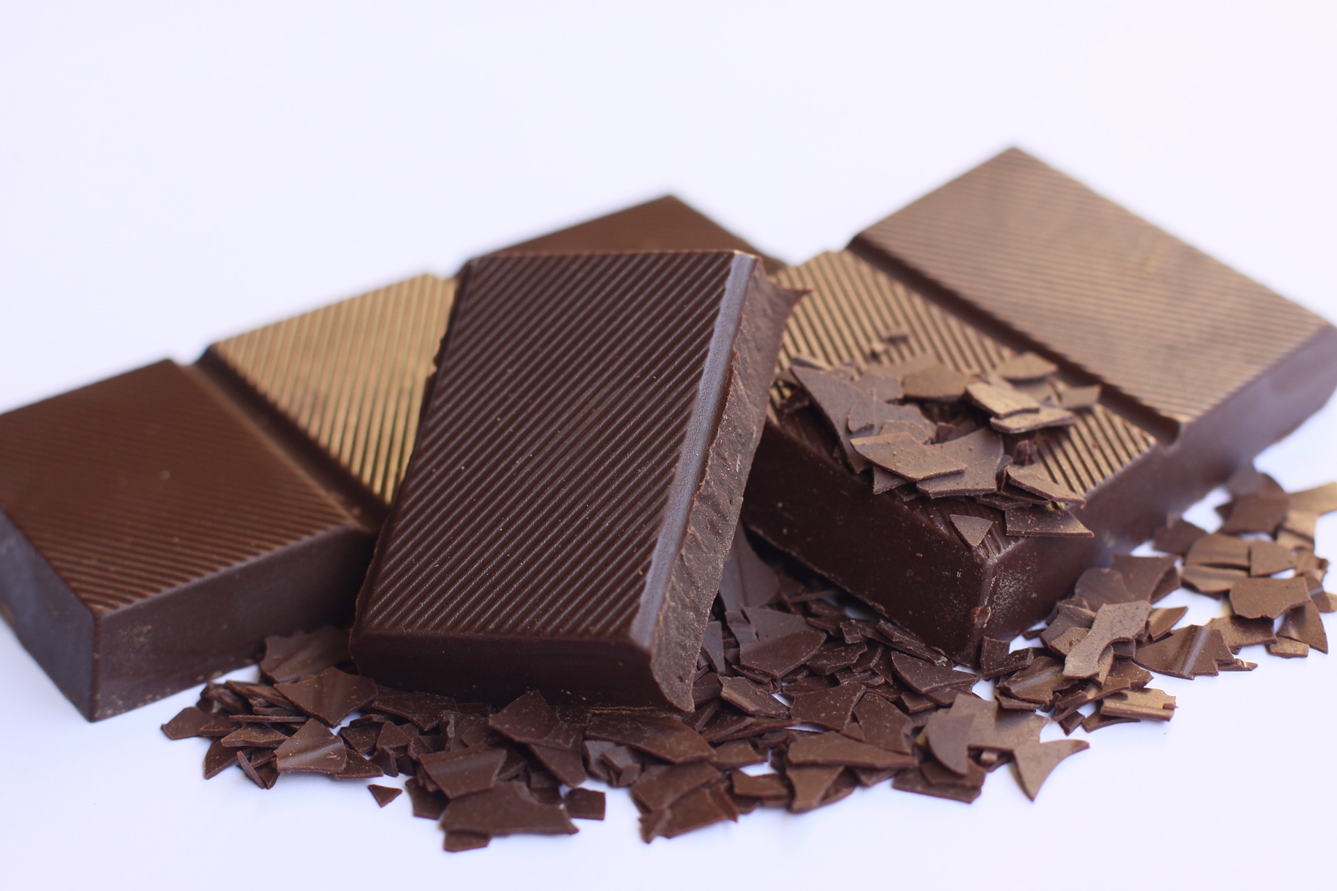 Cosa succede a chi mangia cioccolato fondente tutti i giorni? Ecco la risposta