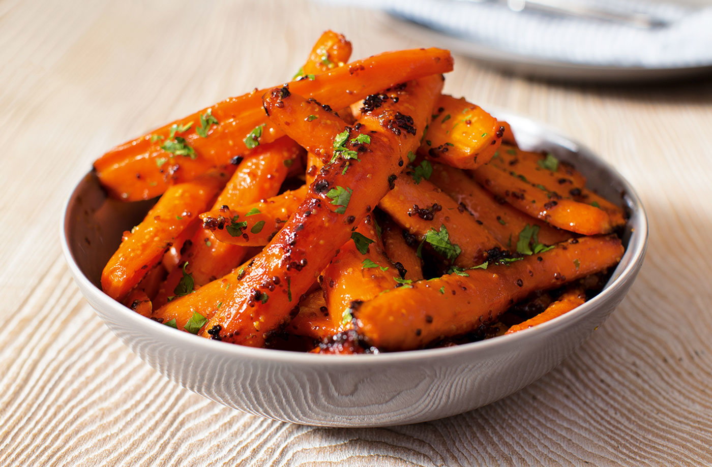 Рецепт картошки в духовке с морковью. Карамелизированная морковь. Морковь турне карамелизированная. Тушеная морковь. Печеная морковь.