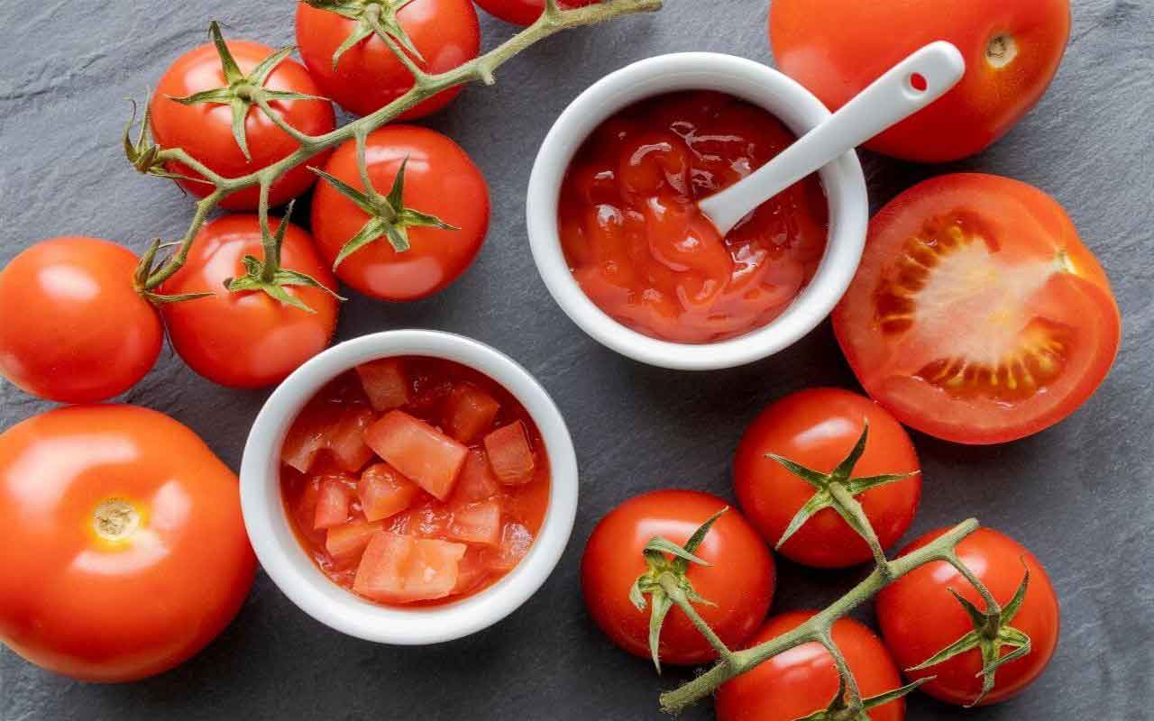 Как правильно приготовить помидоры. Томатное пюре. Соус томатный Эстетика. Томатный Гёзе. Томатный фон.