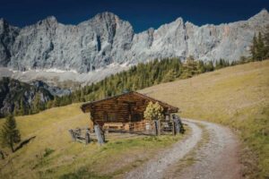 Rifugio incantevole nelle Dolomiti, con vista sulle stelle e paesaggio montano mozzafiato.