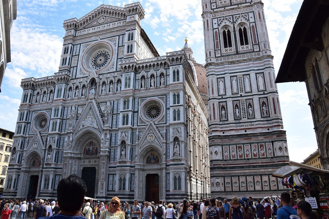Vista panoramica di Firenze con monumenti storici, ideale per scoprire luoghi gratuiti da visitare.
