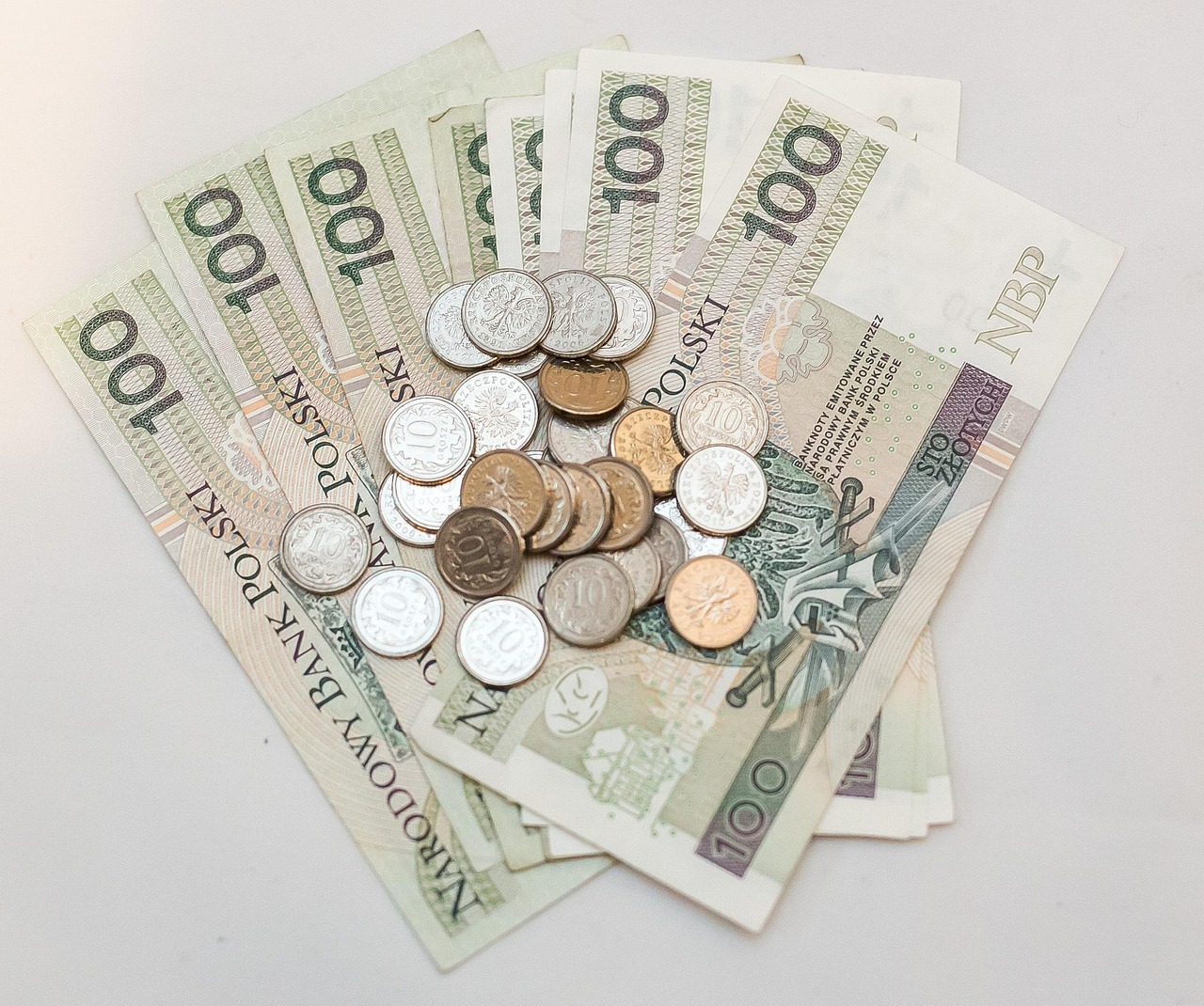 Illustrazione che rappresenta i nuovi requisiti e importi per la pensione di vecchiaia nel 2026.