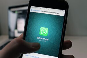 Schermata di WhatsApp che mostra la funzione nascosta da attivare.